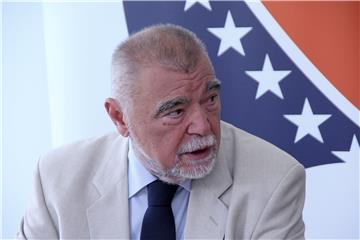 Bivši predsjednik Mesić osudio "neoustaško orgijanje u Srbu"