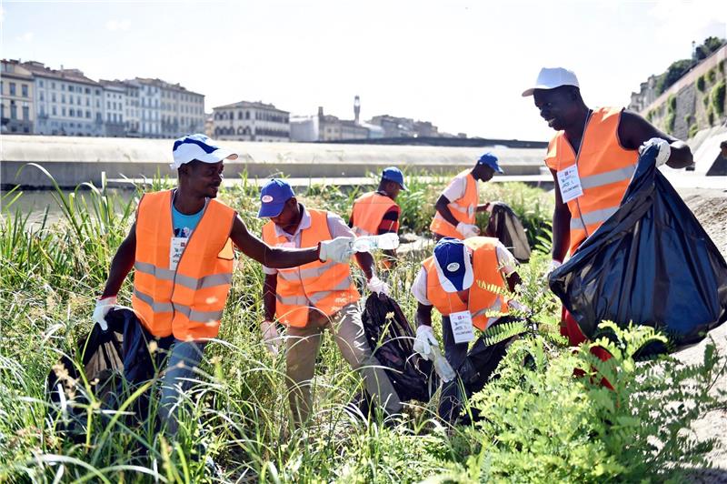 ITALY MIGRANTS VOLUNTARY WORK