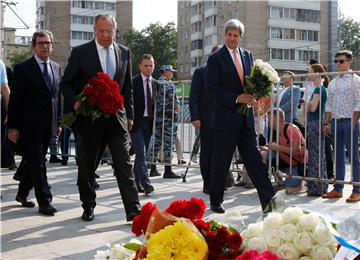 Moskva: Lavrov i Kerry odali počast žrtvama u Nici