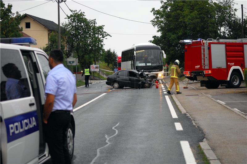 U prometnoj nesreći u Karlovcu poginula jedna osoba