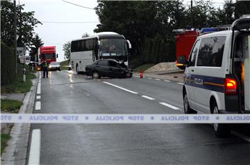 U prometnoj nesreći u Karlovcu poginula jedna osoba