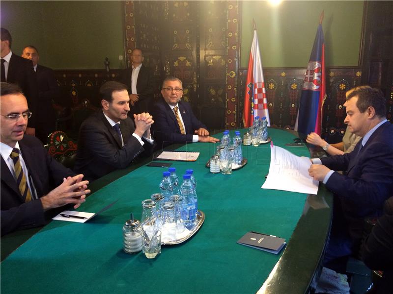 Croatian, Serbian FMs say two countries must turn to future