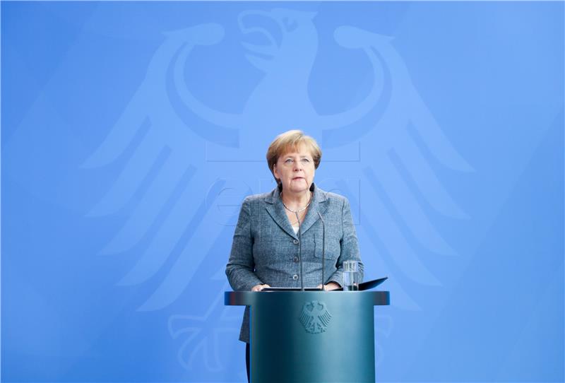 Merkel oštro osudila pokušaj vojnog udara i Erdogana pozvala da poštuje pravnu državu 