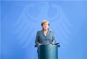 Merkel oštro osudila pokušaj vojnog udara i Erdogana pozvala da poštuje pravnu državu 