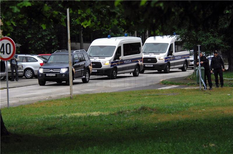 Donji Srb: Počela akcija uklanjanja šatora pored spomenika antifašističkoj borbi