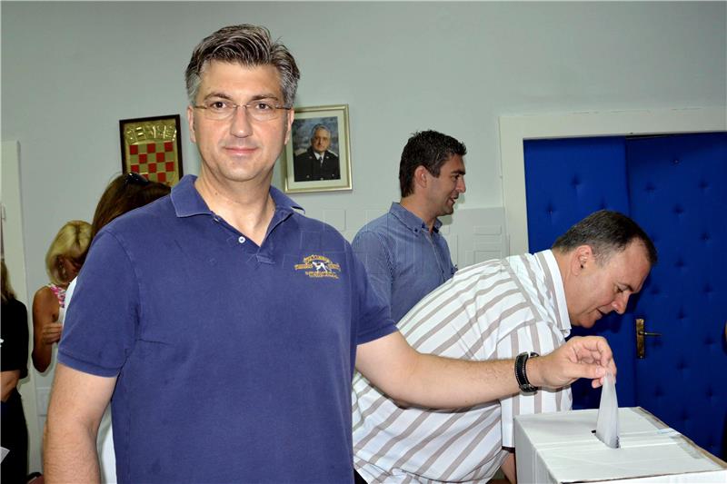 Dubrovnik: Plenković glasovao na izborima za predsjednika HDZ-a