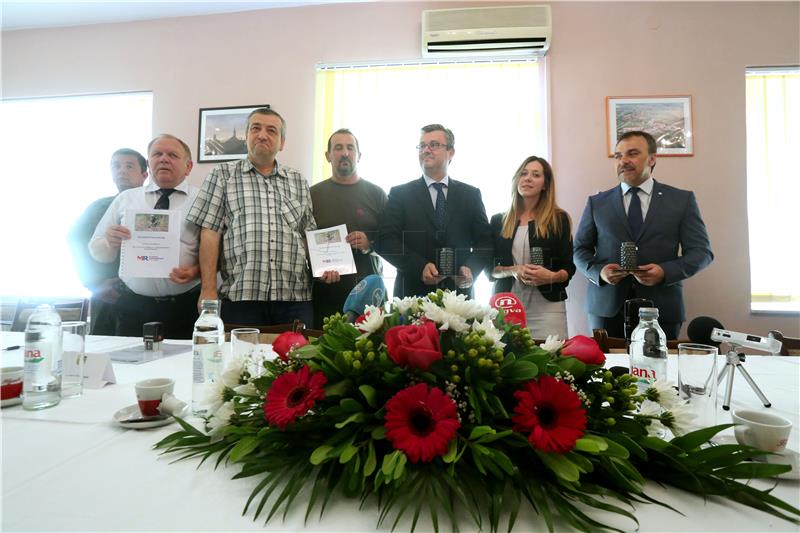 Mine clearance workers sign collective agreement