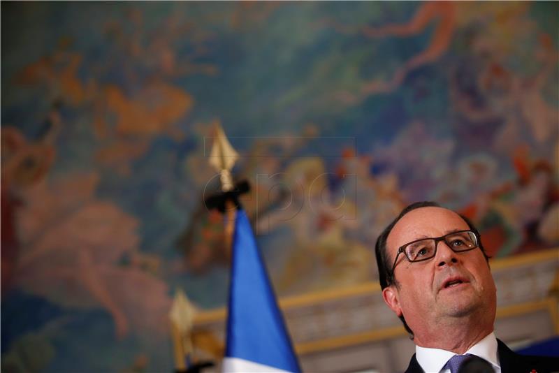 Hollande: Brexit treba pokrenuti "što je prije moguće"