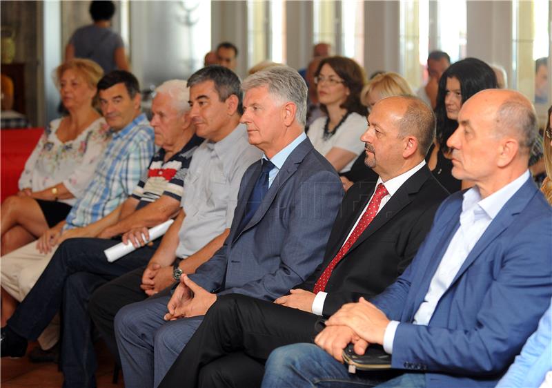 Konferencija za novinare u znak podrške stranci Promijenimo Hrvatsku i Ivanu Lovrinoviću