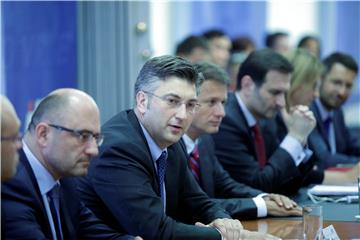 Plenković:  Radimo na pojednostavljenju poreznog sustava