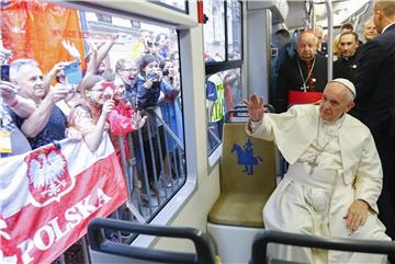 Papa se provozao tramvajem u bojama Vatikana