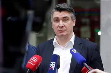 Milanović dao izjavu za medije nakon sjednice Glavnog odbora SDP-a