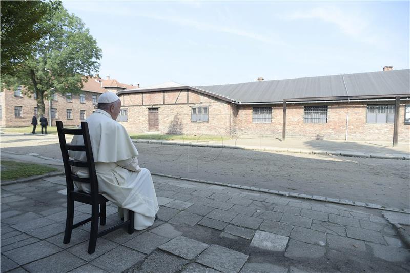 Papa posjetio nacistički logor Auschwitz