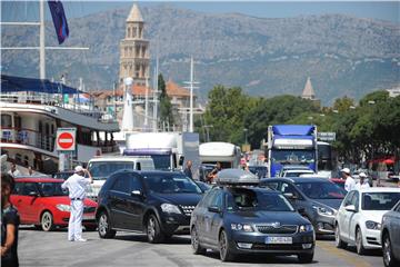 Split: zračna i trajektna luka pune putnika