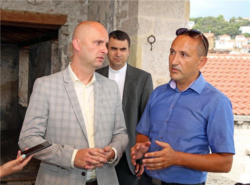 Šibenik: Ministar Tolušić posjetio srednjovjekovnu palaču Galbiani 