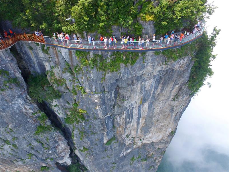 CHINA TOURISM MOUNTAIN SKYWALK