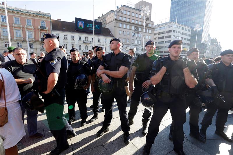 Zagreb: Izgredi tokom protestne akcije antiratnih aktivista, intervenirala policija 