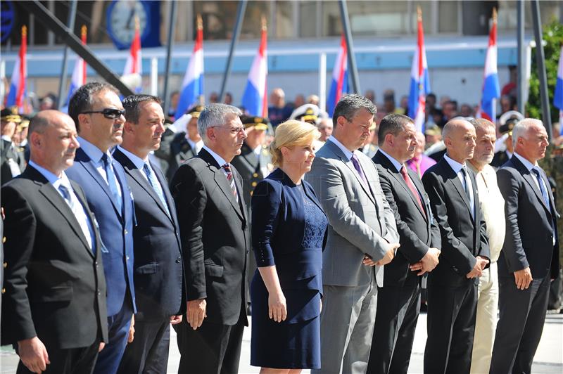 OBLJETNICA OLUJE Državni vrh u Kninu odao počast hrvatskim braniteljima u "Oluji"