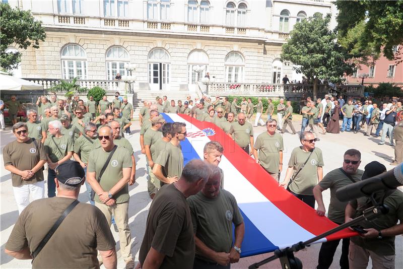 OBLJETNICA OLUJE Proslava "Oluje" u Rijeci polaganjem vijenaca te mimohodom u Opatiji 