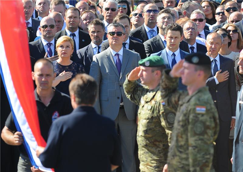 OBLJETNICA OLUJE Podignuta državna zastava na Kninskoj tvrđavi