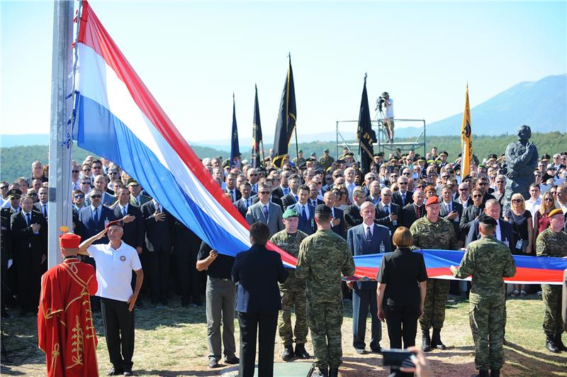 OBLJETNICA OLUJE Podignuta državna zastava na Kninskoj tvrđavi