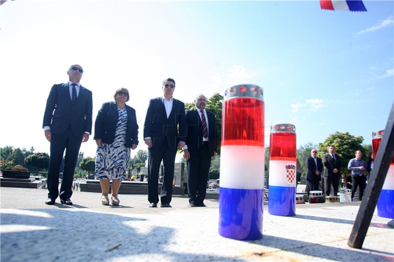 People's Coalition lays wreaths at Mirogoj cemetery