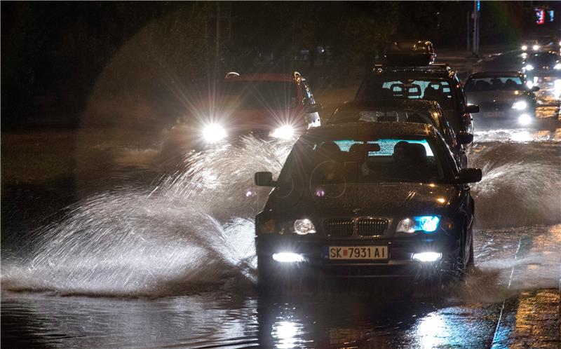 U olujnom nevremenu u Skoplju 15 mrtvih, 6 nestalih