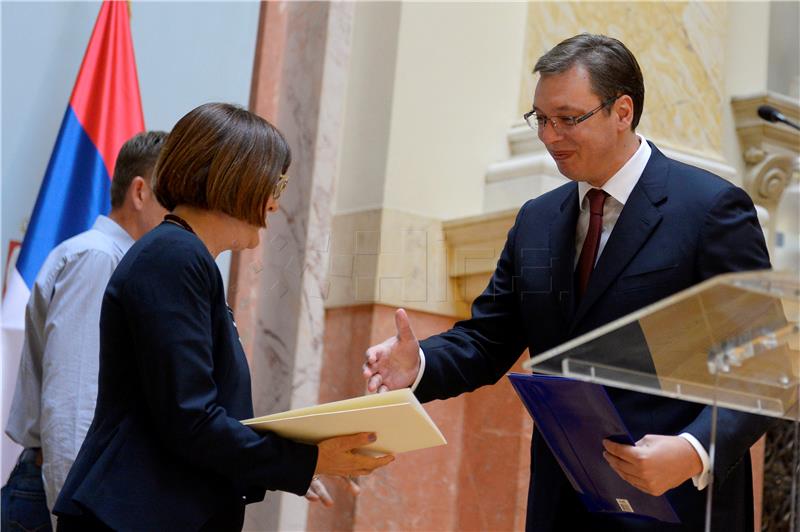 Vučić predao prijedlog ministara i najavio "vladu napretka i blagostanja"