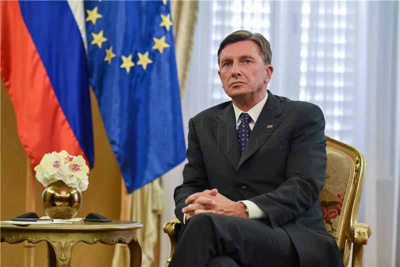 Pahor ima novu tetovažu - malog delfina s dva srca