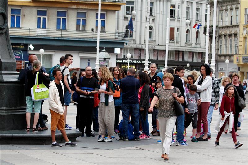 Metropolu "okupirali" turisti