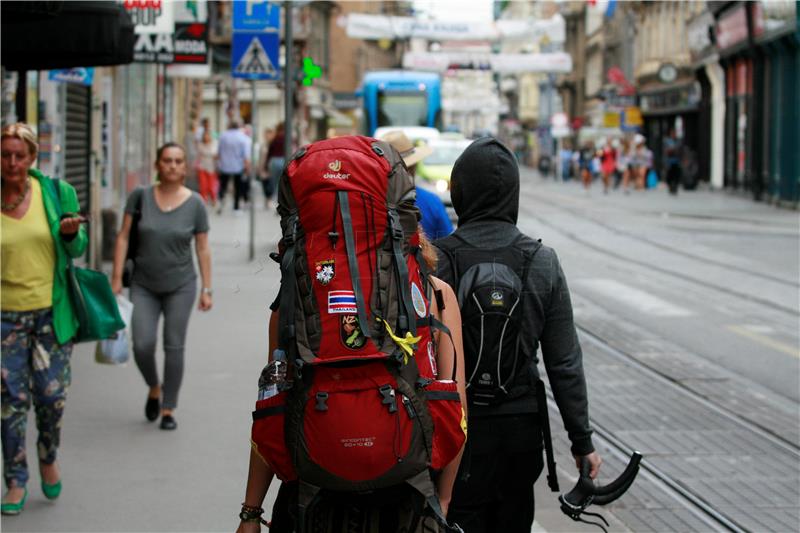 Metropolu "okupirali" turisti