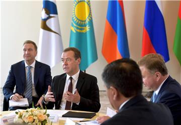 Medvedev: Rusija bi mogla prekinuti diplomatske odnose s Ukrajinom