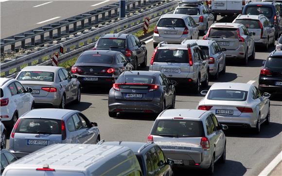 Na autocestama proteklog vikenda oko 80 tisuća vozila više nego lani