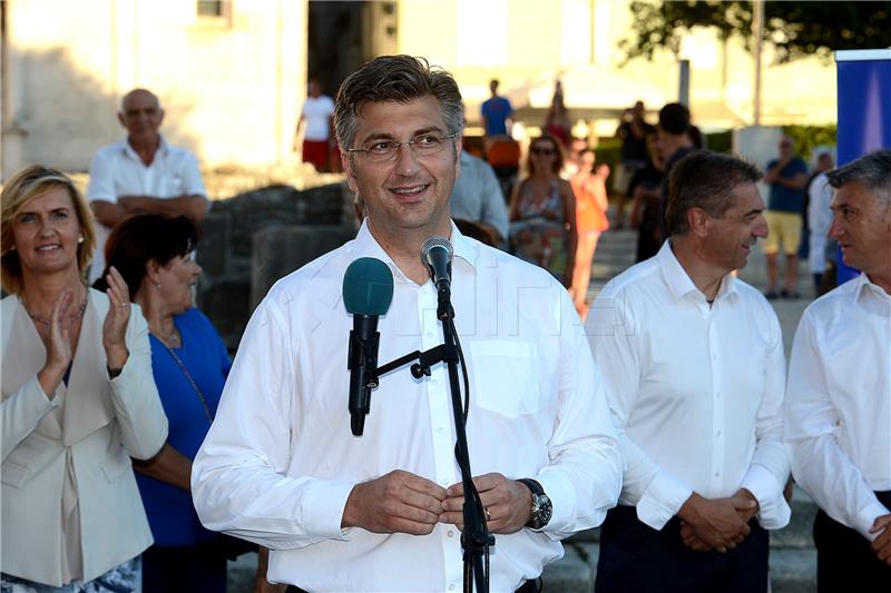 IZBORI 2016. Plenković obećao štititi pravnu sigurnost hrvatskih branitelja 