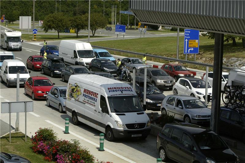 Kolone na ulazu u tunel Učka