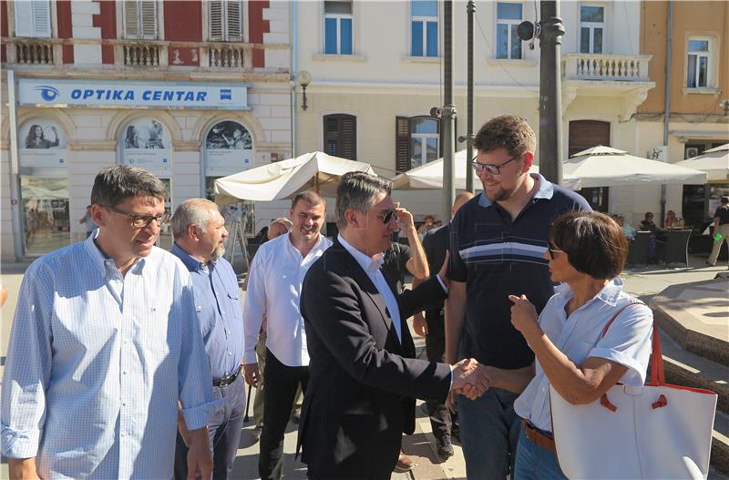 Predstavnici Narodne koalicije sa građanima u Puli