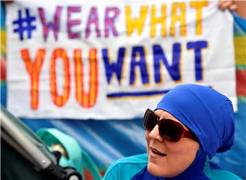 BRITAIN FRANCE PROTEST AGAINST BURKINI BAN