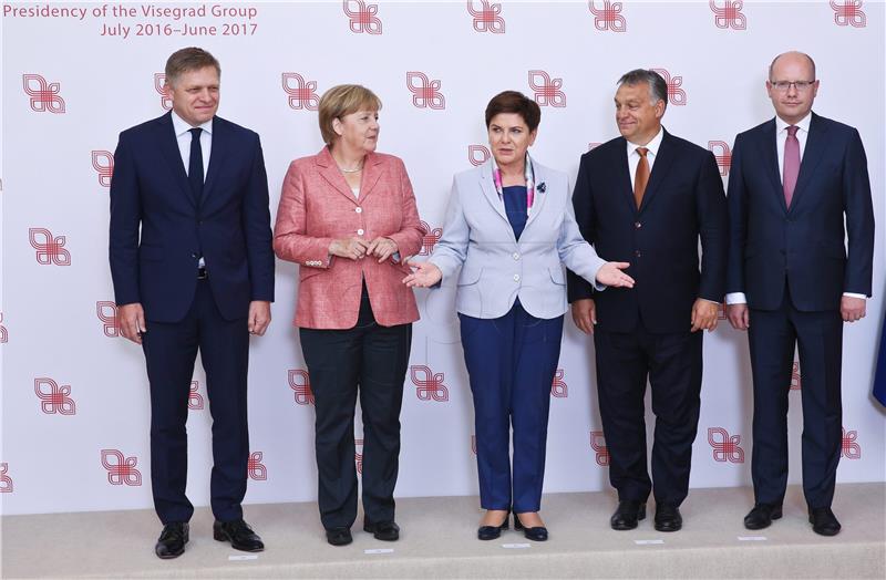 POLAND WARSAW VISEGRAD GROUP CHANCELLOR MERKEL MEETING