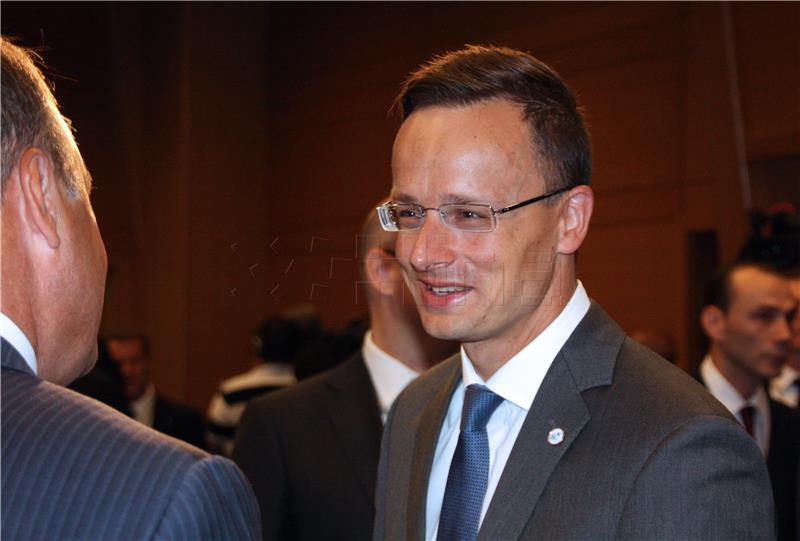 FM says Hungary must protect itself from new refugee tide