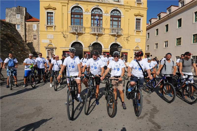 IZBORI 2016. Kandidati HDZ- a u humanitrnoj biciklijadi od Splita do Solina  