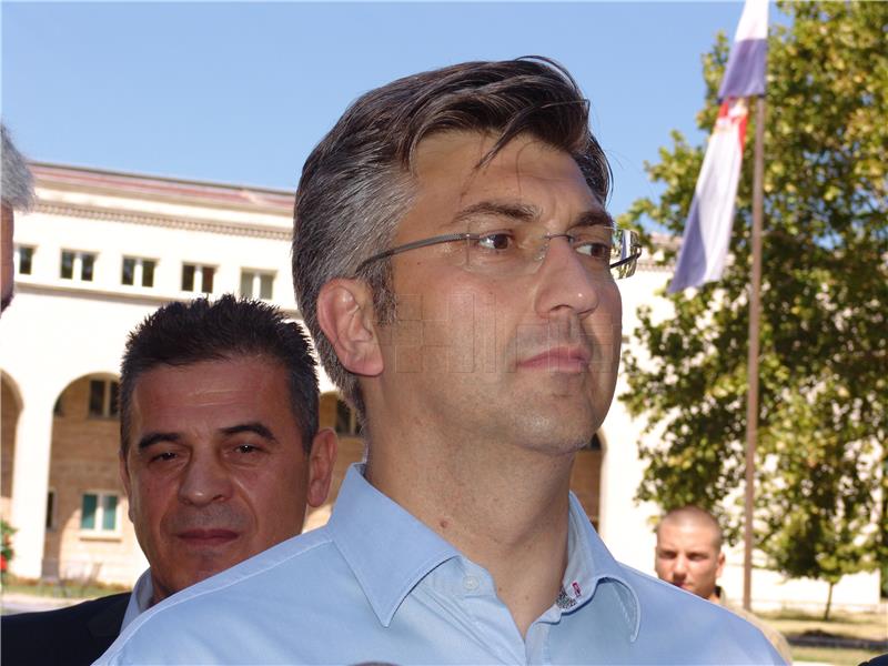 IZBORI 2016. Plenković u Mostaru: Strateški interes RH položaj Hrvata i europska BiH, Milanovićeva izjava štetna