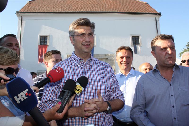 IZBORI 2016. Plenković: Kandidat opozicije se izmotava, nema etičke hrabrosti da se ispriča