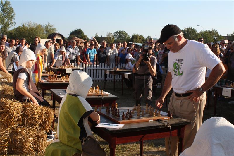 Gari Kasparov na Renesansnom festivalu zaigrao simultanku