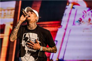 Chris Brown bijesan na policiju nakon nove optužbe za nasilje