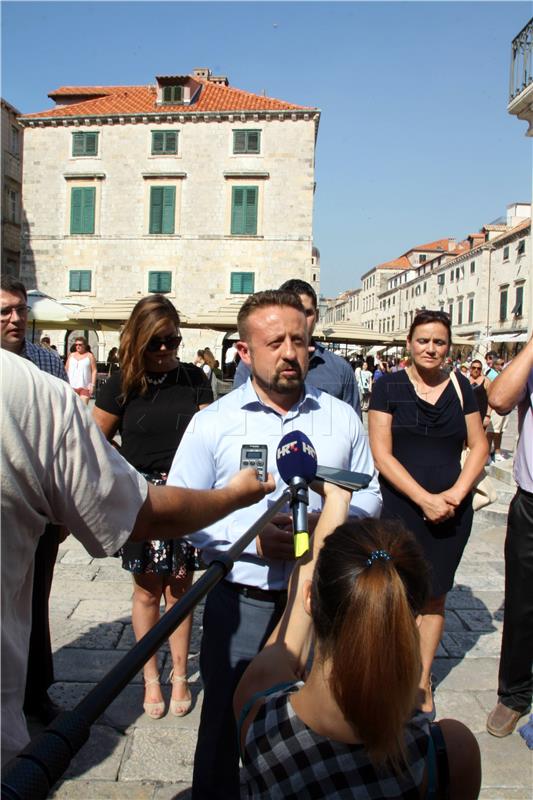 Dubrovnik: Ivan Tepeš (HSP AS) održao konferenciju za medije