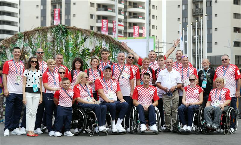 POI Rio - Podignuta hrvatska zastava