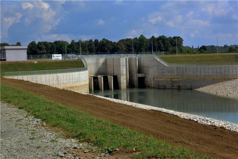 Slavonski Brod: Dovodni melioracijski kanal spojen sa Savom