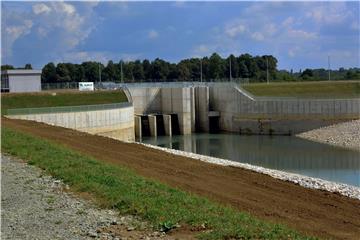 Slavonski Brod: Dovodni melioracijski kanal spojen sa Savom