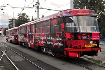 HRT-ov tramvaj na zagrebačkim ulicama za 60. obljetnicu prvog tv-prijenosa uživo