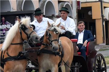 Folklornim večerima počele 51. Vinkovačke jeseni